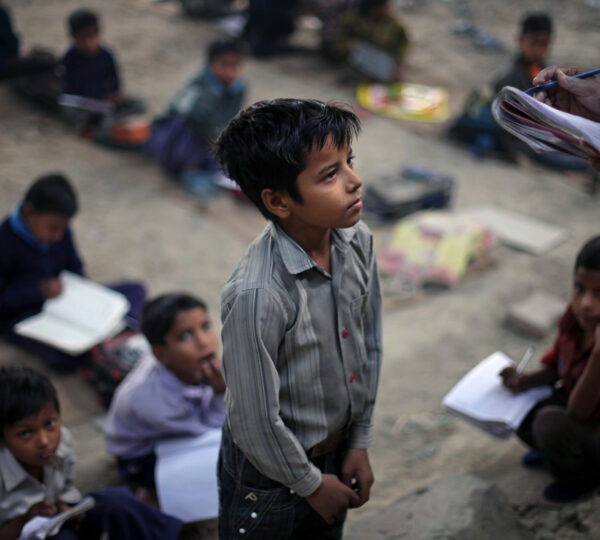 School-Under-Bridge-In-New-Delhi-Offers-Free-Education-To-Indias-Poor-Children-PHOTOS-16
