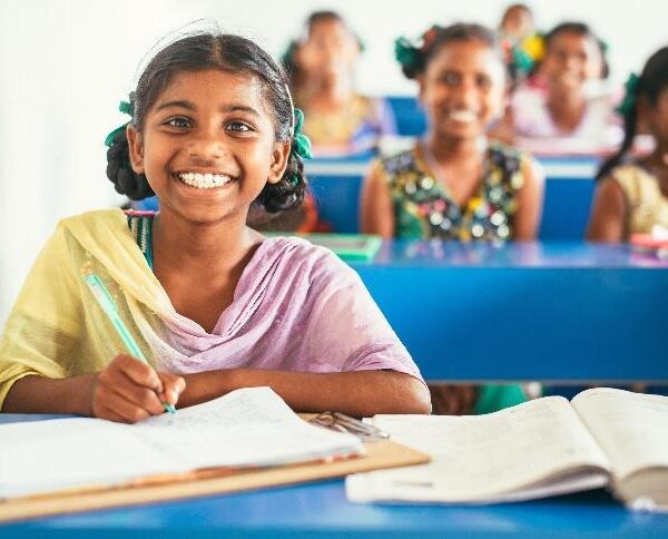 girl-student_6139ecd847750